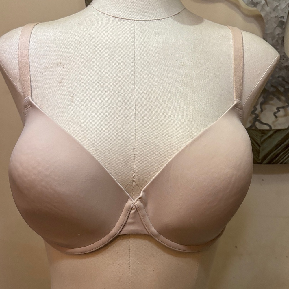 Seamless, adjustable Wacoal Bra